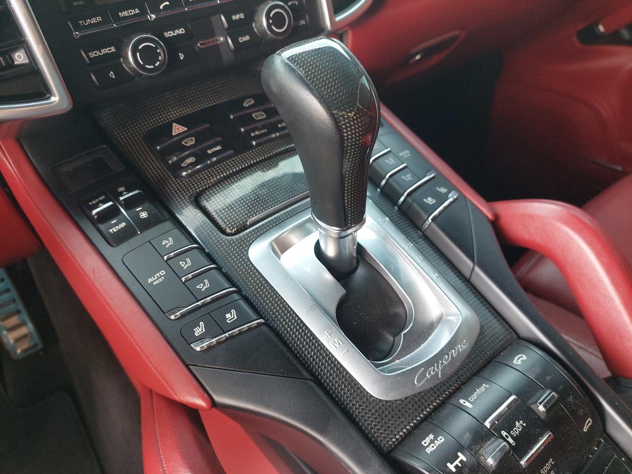 2015 PORSCHE CAYENNE 