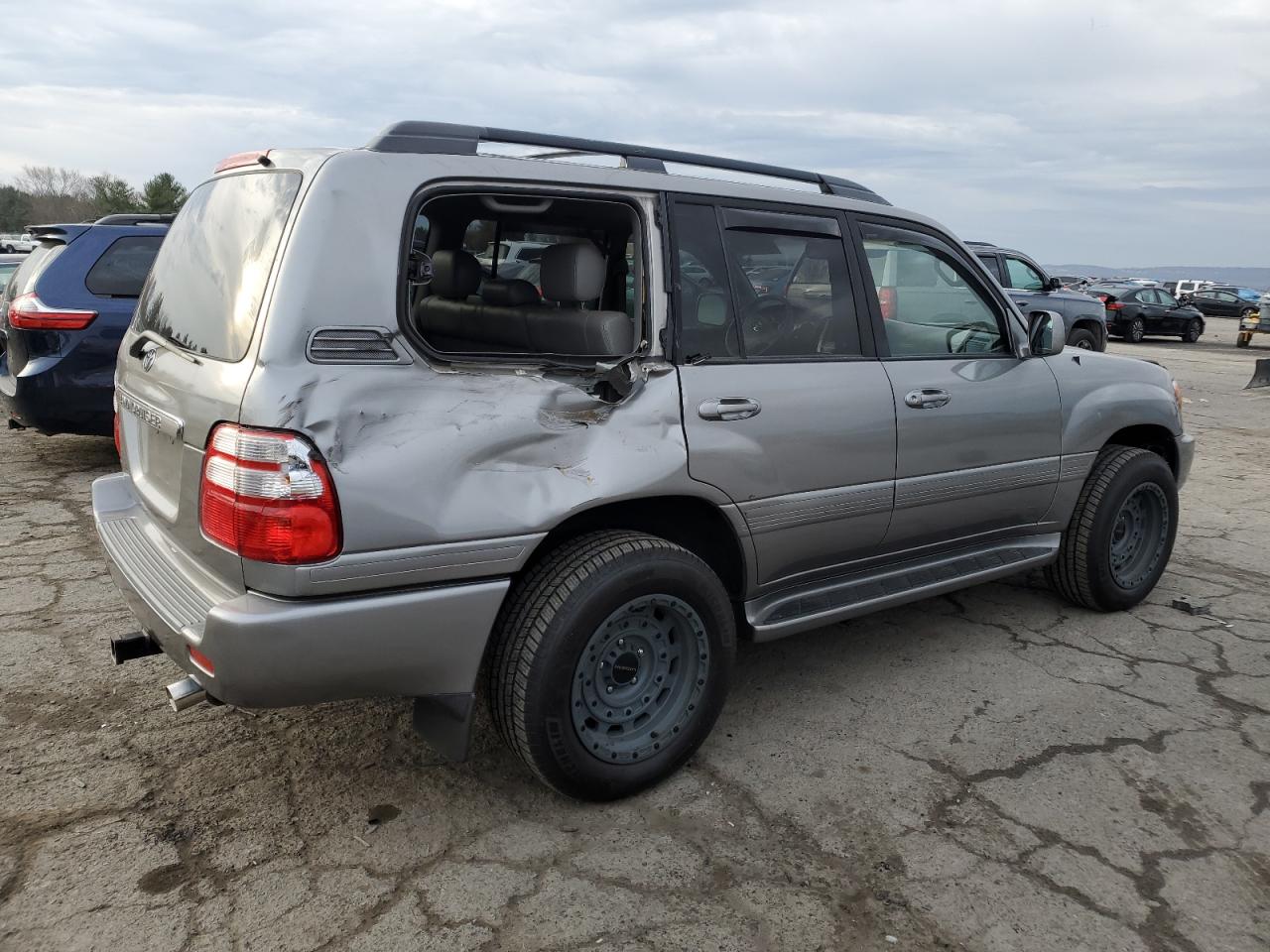 TOYOTA LAND CRUISER