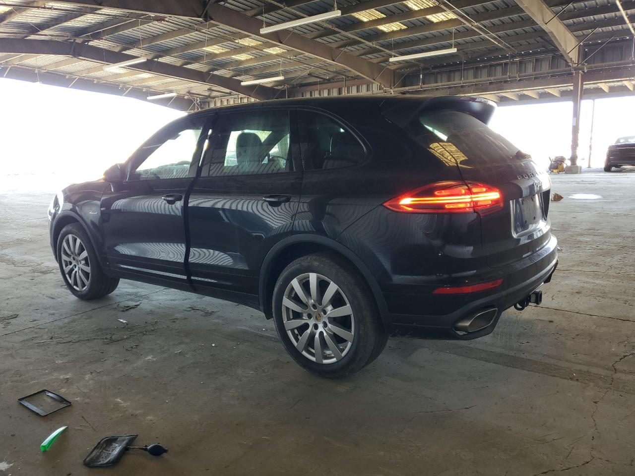 2015 PORSCHE CAYENNE