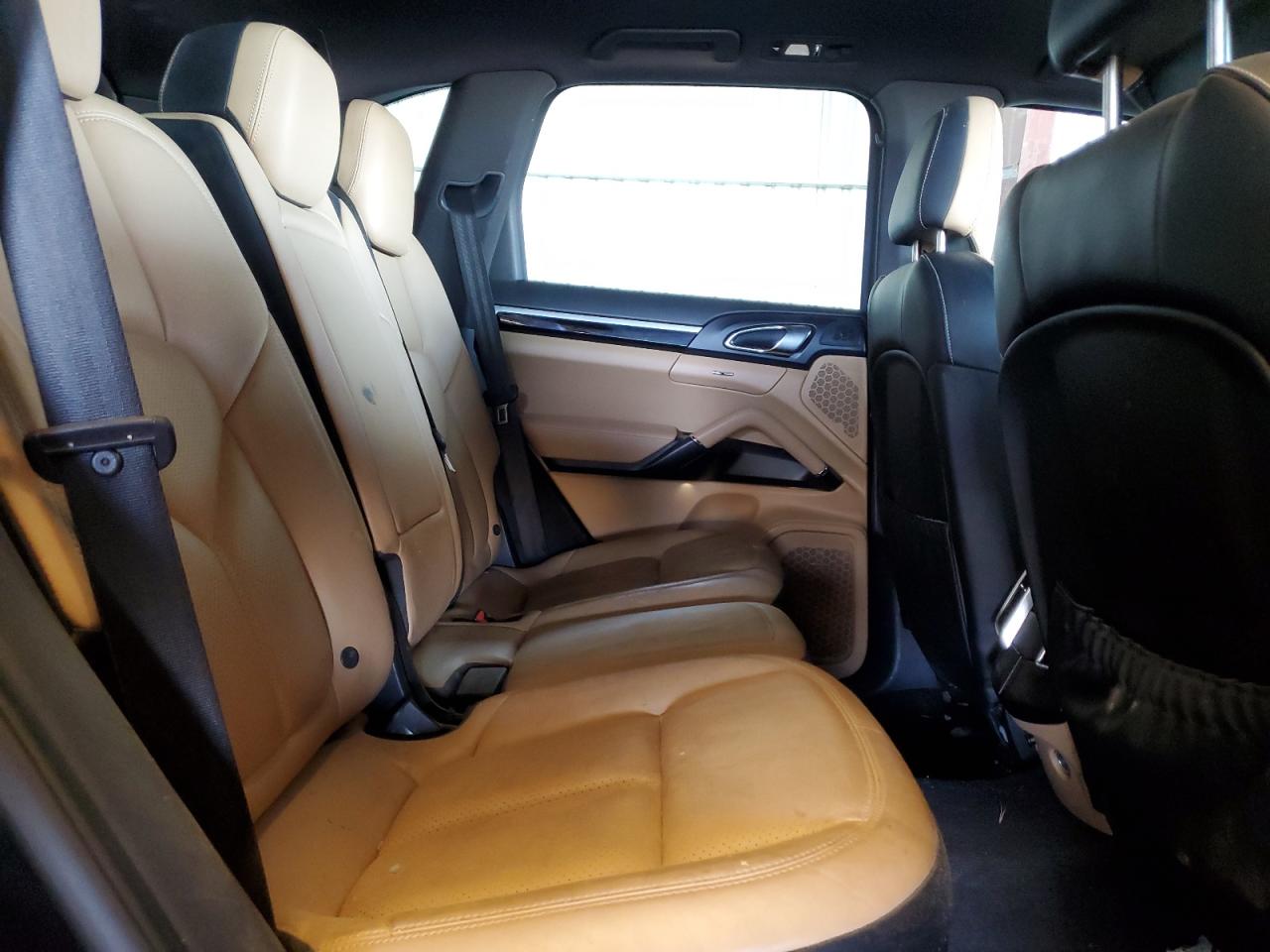2015 PORSCHE CAYENNE