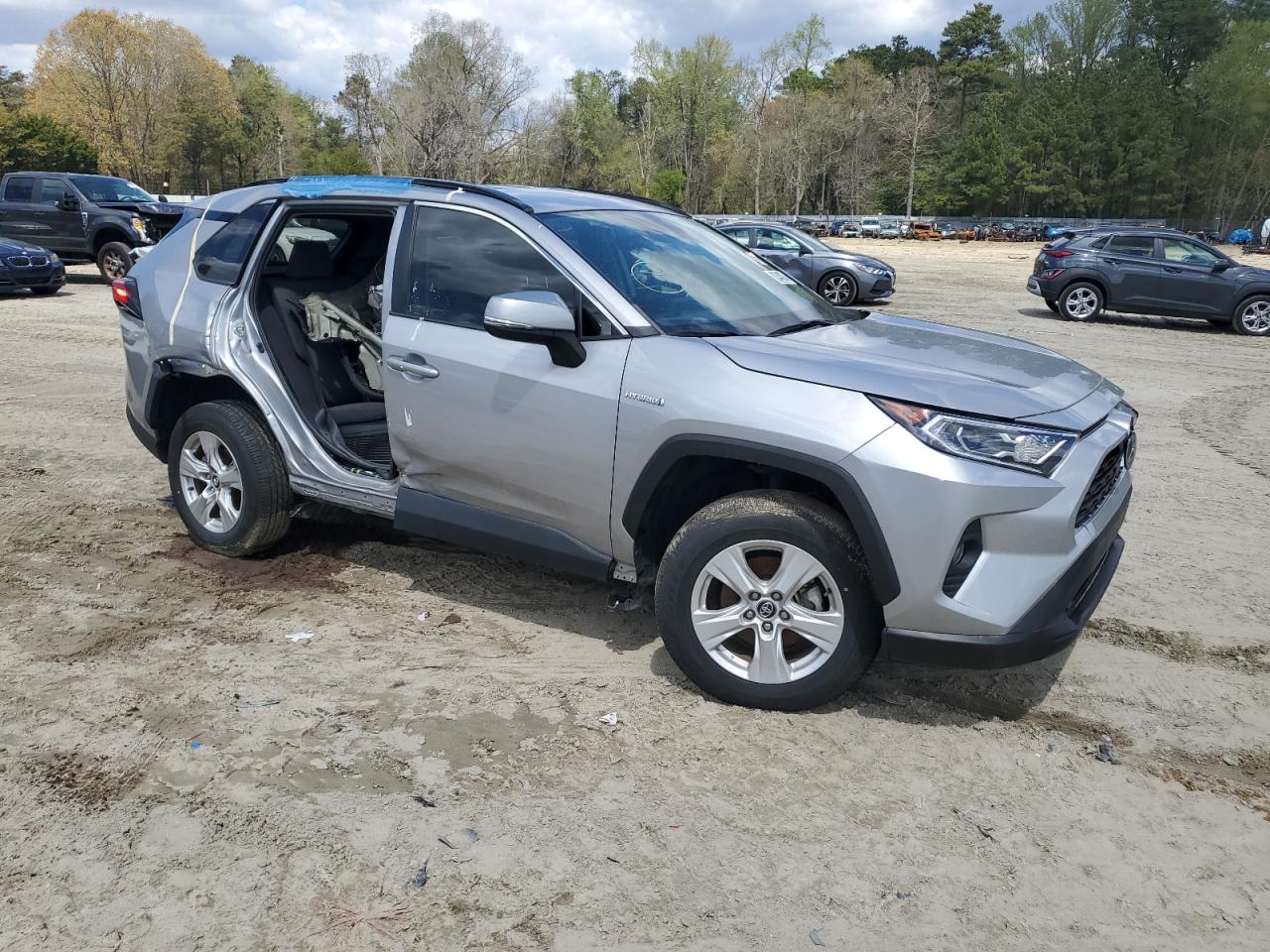 2020 TOYOTA RAV4 XLE